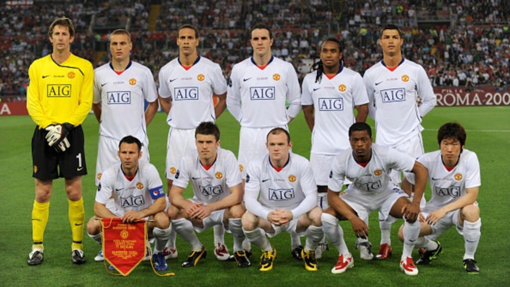 Thập kỷ 2000 - 2010 đánh dấu sự thống trị vượt trội của Manchester United